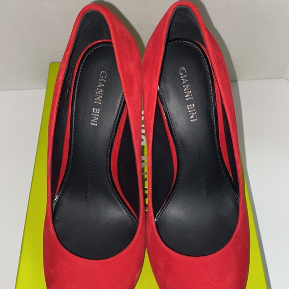 Red heels - Picture 5 of 6